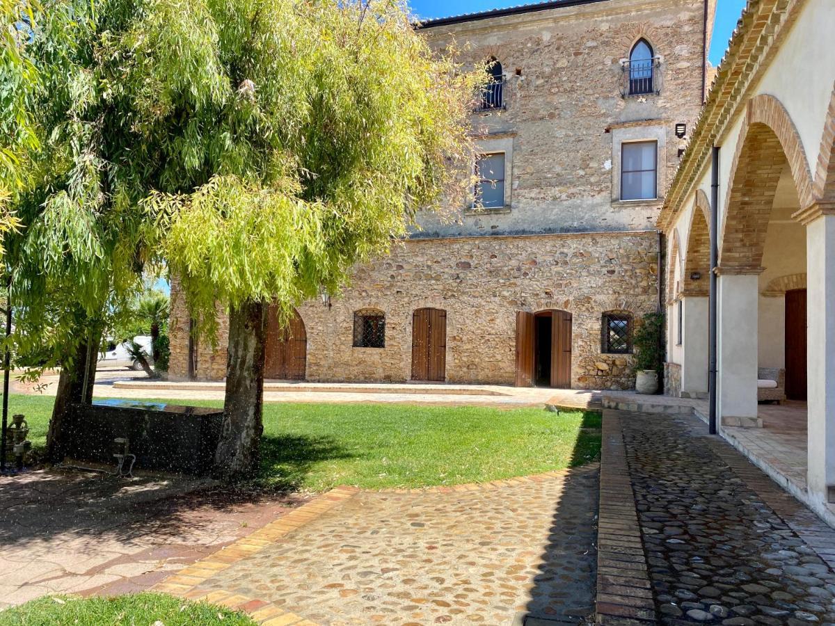 Gasthaus Le Colline Del Gelso-Masseria Mazzei Rossano Exterior foto