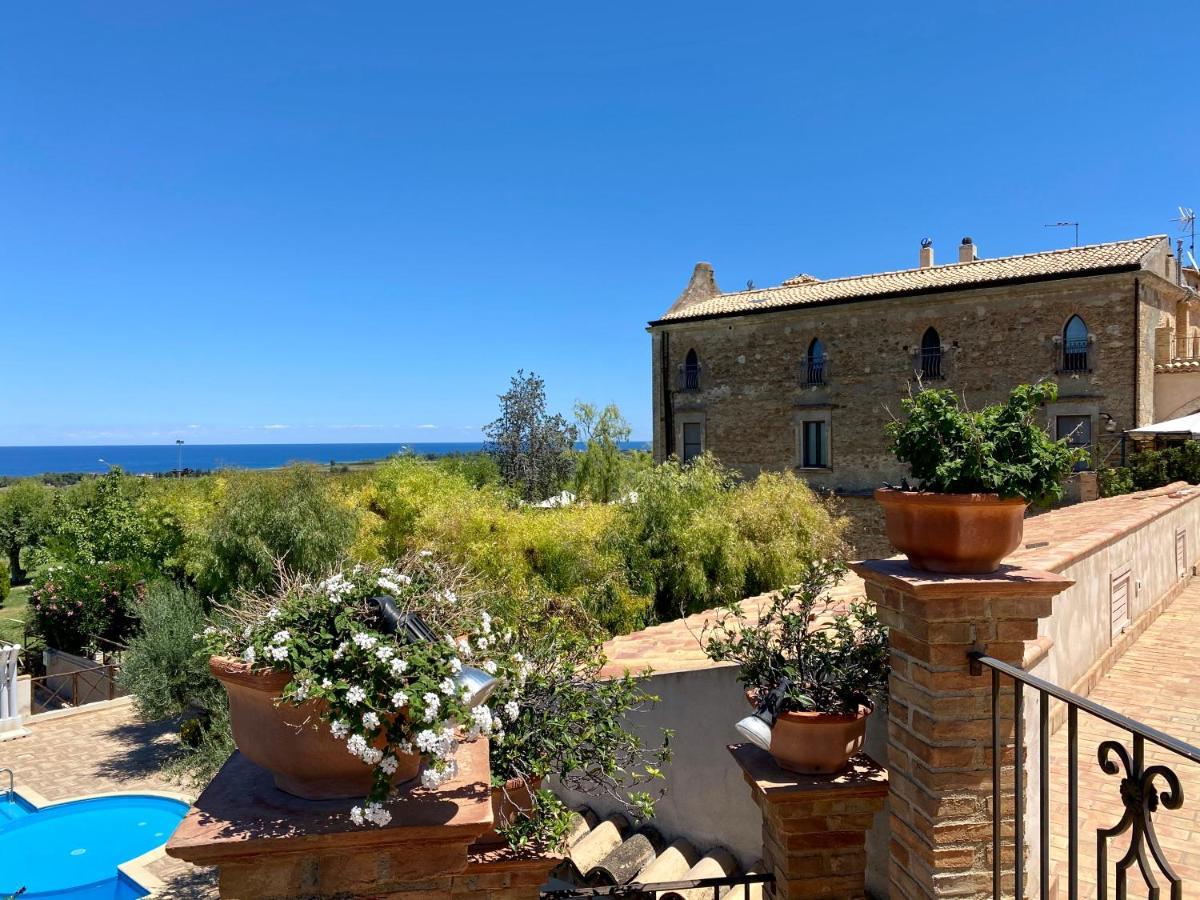 Gasthaus Le Colline Del Gelso-Masseria Mazzei Rossano Exterior foto