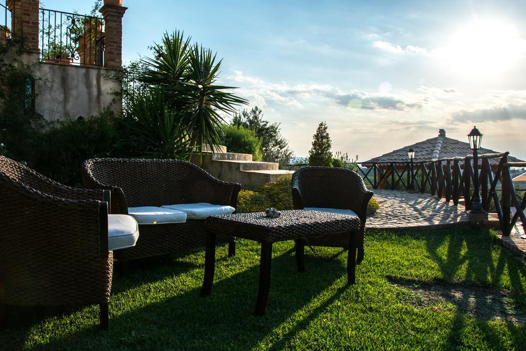 Gasthaus Le Colline Del Gelso-Masseria Mazzei Rossano Exterior foto