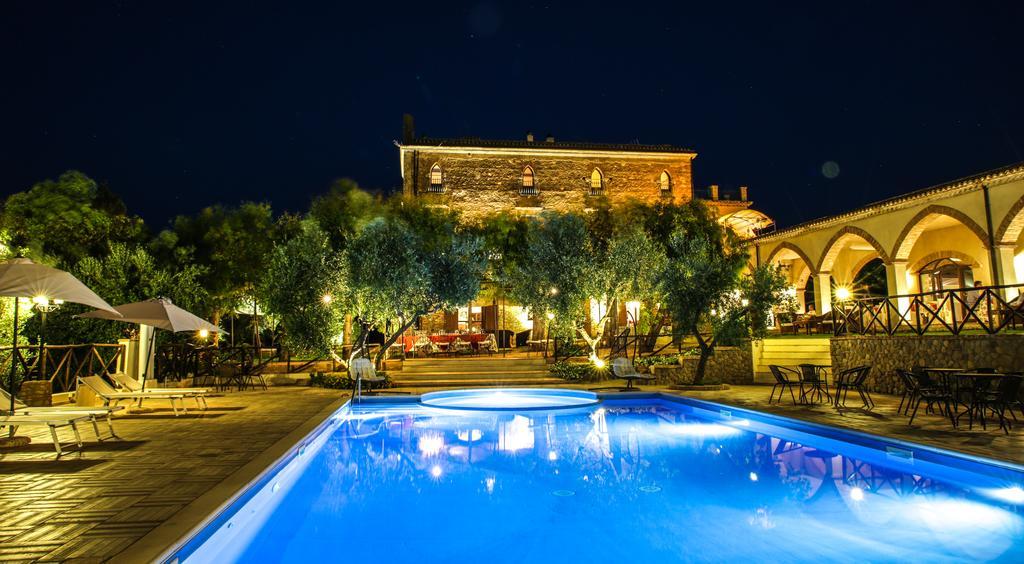 Gasthaus Le Colline Del Gelso-Masseria Mazzei Rossano Exterior foto