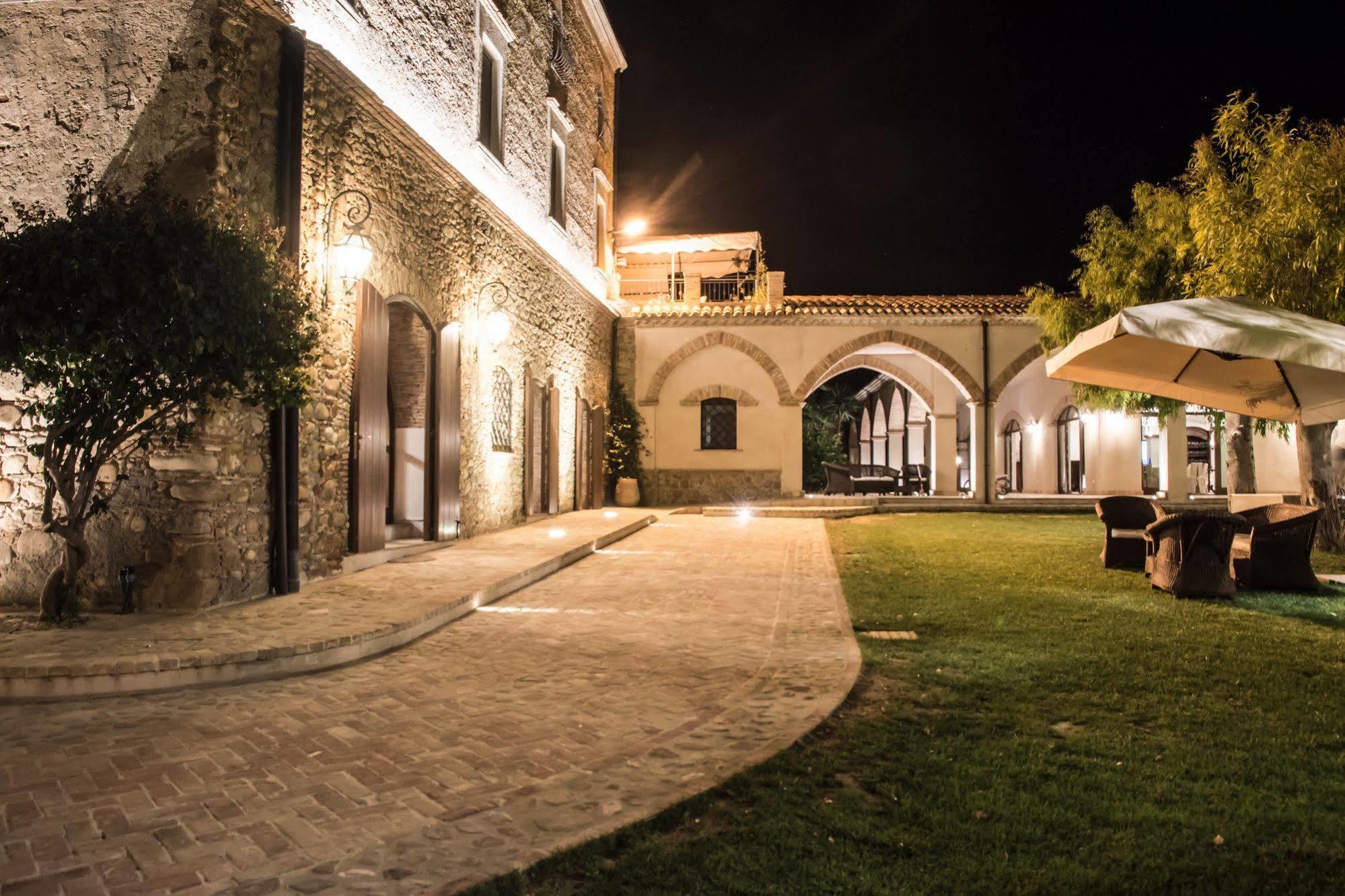 Gasthaus Le Colline Del Gelso-Masseria Mazzei Rossano Exterior foto